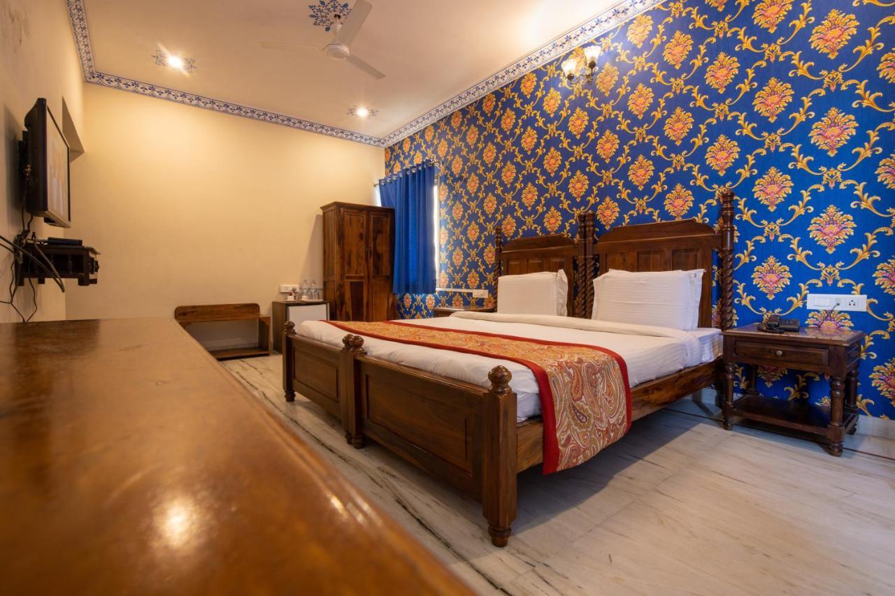 Hotel Royal Pratap Niwas Udaipur Exterior photo