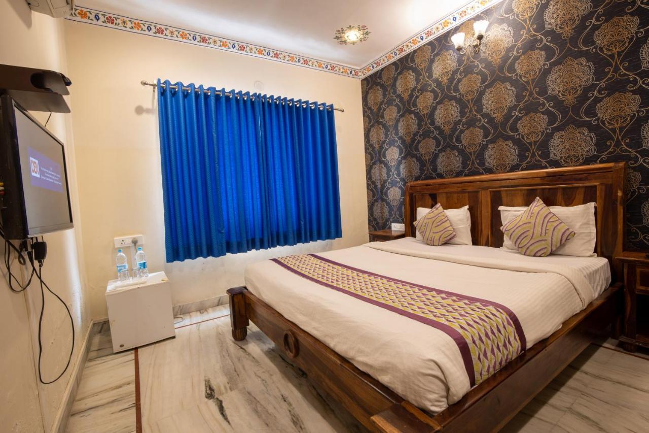 Hotel Royal Pratap Niwas Udaipur Exterior photo