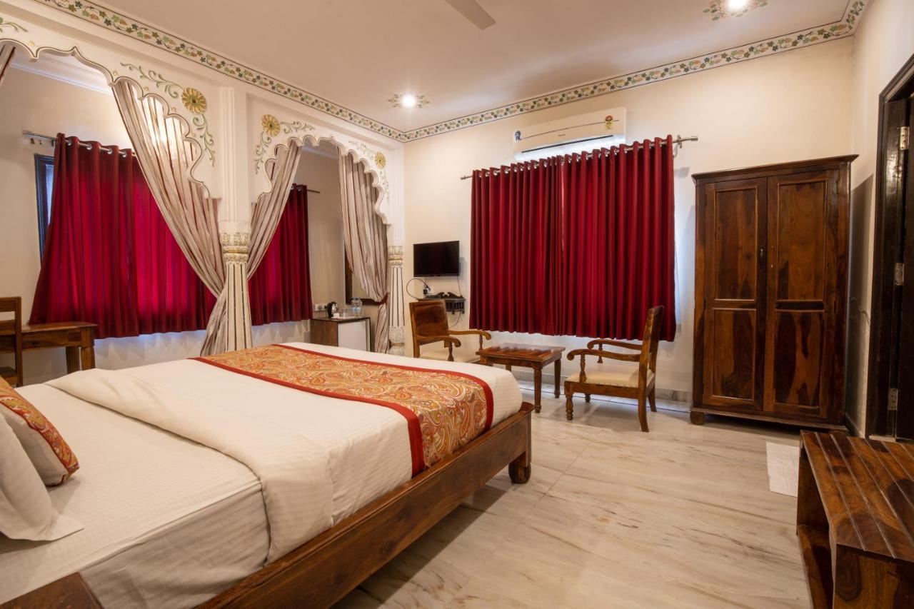 Hotel Royal Pratap Niwas Udaipur Exterior photo