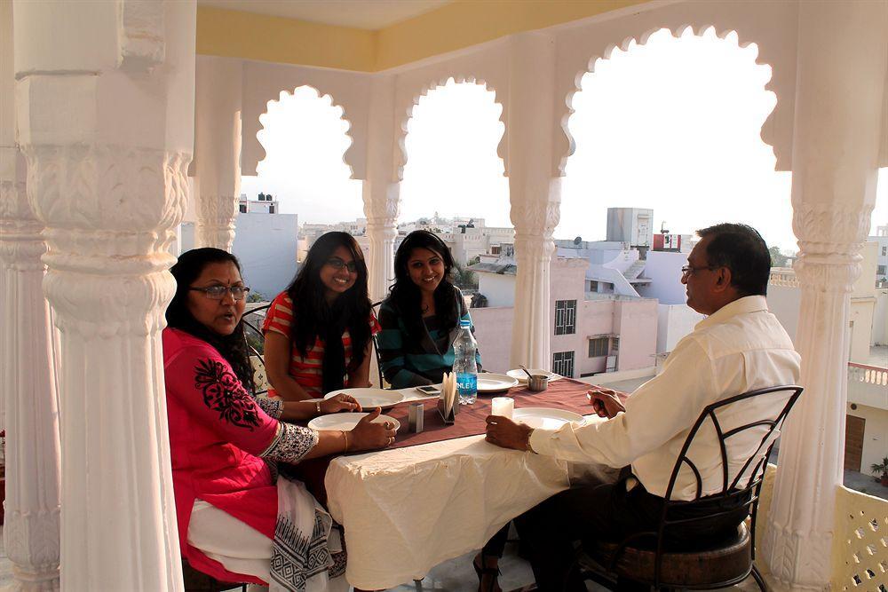 Hotel Royal Pratap Niwas Udaipur Exterior photo