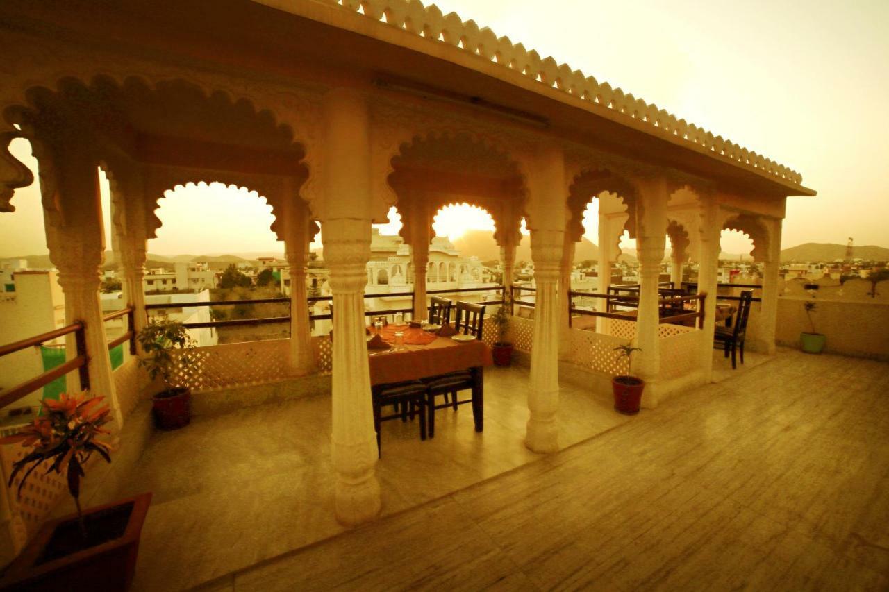 Hotel Royal Pratap Niwas Udaipur Exterior photo