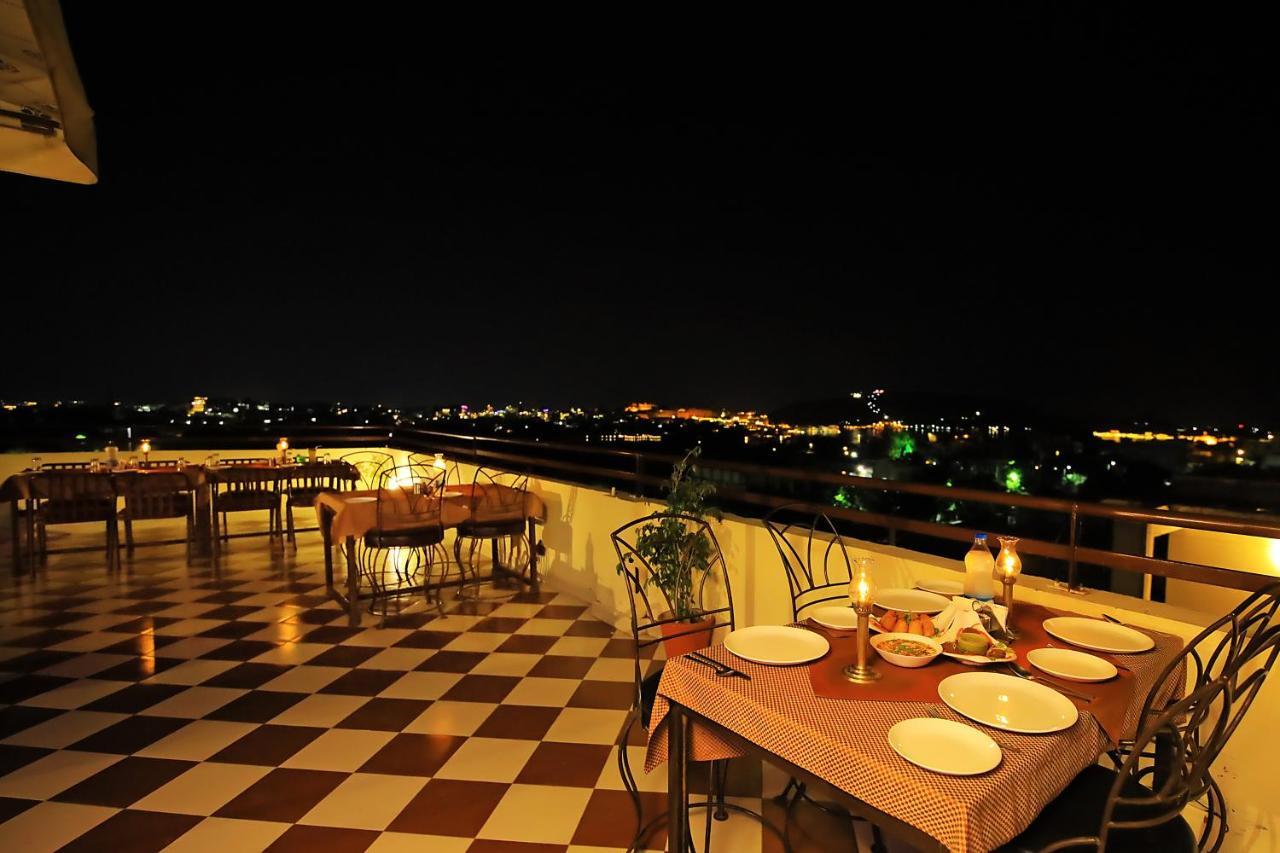 Hotel Royal Pratap Niwas Udaipur Exterior photo