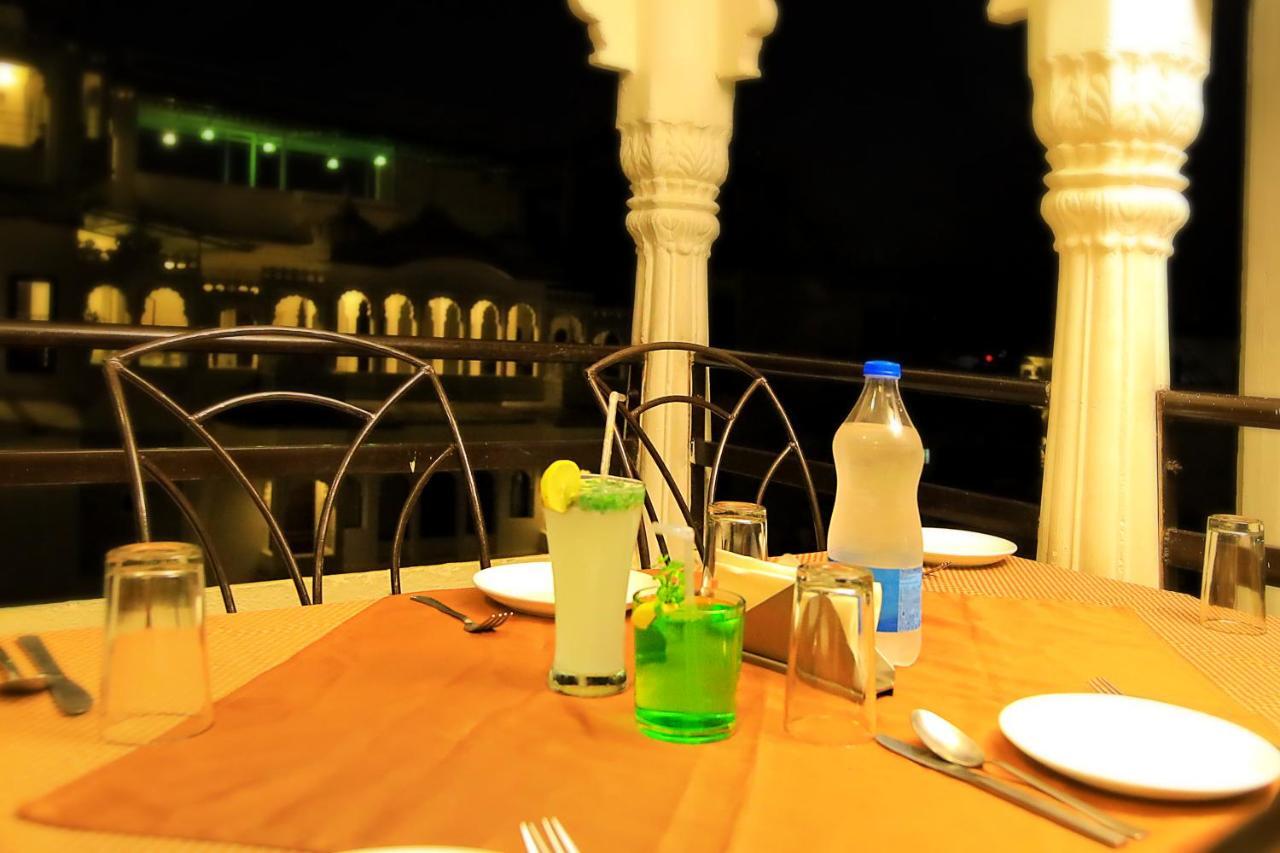 Hotel Royal Pratap Niwas Udaipur Exterior photo